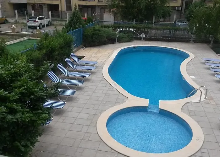 Sunny Complex Aparthotel 3*