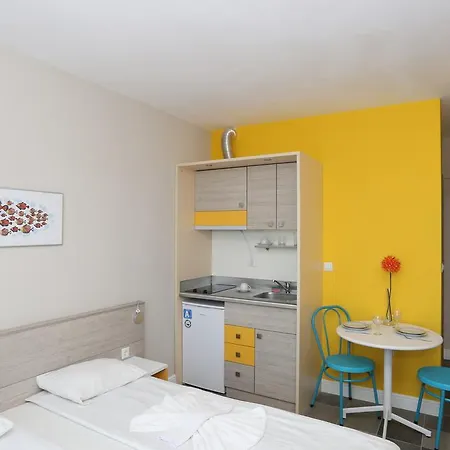 Sunny Complex Aparthotel 3*