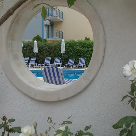 Sunny Complex Napospart