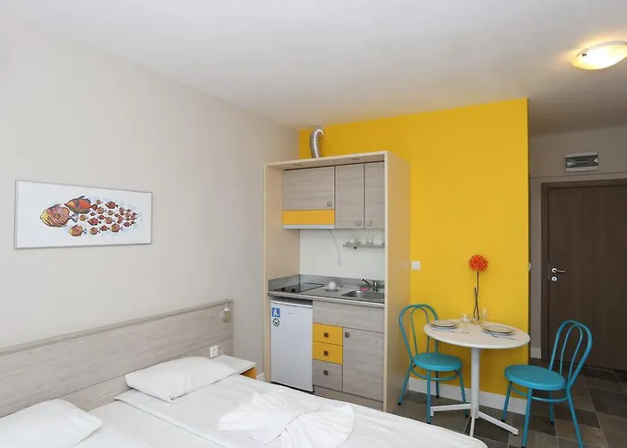 Sunny Complex Апарт-готель 3*